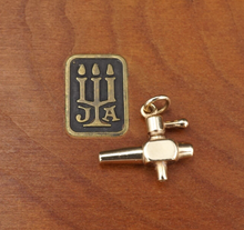 James Avery Tap Charm Wine Beer Spigot 14k Gold Barrel Pendant Rare HTF PG1737