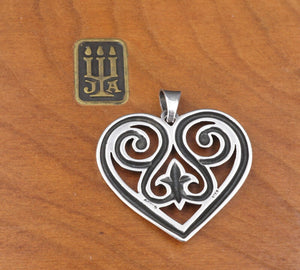 James Avery French Heart Love Scroll Pendant Sterling Silver Retired PS2014