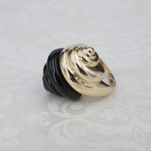 MAZ 14K Ring Yellow Gold Carved Onyx Seashell Size 7 Fluted Dome Swirl RG4364