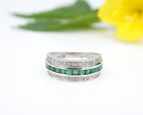 Vintage 14k Emerald Diamond Band Ring White Gold Size 7 Channel Set RG4140