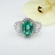 NWOT 18k White Gold 4.4ctw Natural Emerald Diamond Halo Ring Size 6.5 CO885