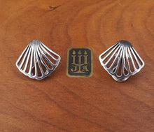 James Avery Open Sea Shell Earrings Sterling Silver Scallop 0.7" Retired ES2379