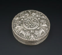 Vtg Sterling Silver Chinese Foo Dog Wealth Repousse Round Box w/Mirror 4" M1789