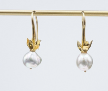 18k Gold Designer Baroque Pearl Dangle Earrings Hook Foliate EG2378