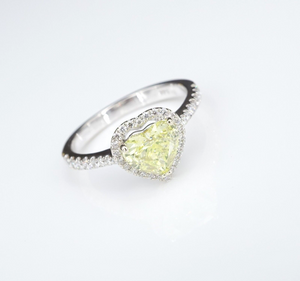 14k White Gold Greenish Yellow Heart 1 ctw Diamond Halo Ring Size 6.5 CO1048