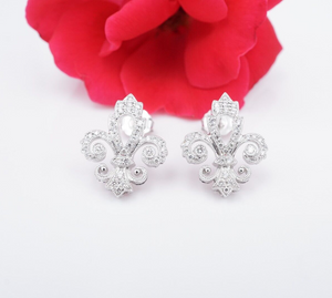 18k White Gold Fleur De Lis Natural Diamond Stud Earrings 0.7" Vintage EG2386