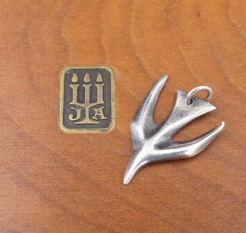 Retired James Avery Sterling Silver Descending Dove of Peace Pendant PS2084