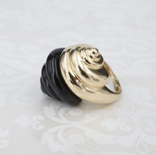 MAZ 14K Ring Yellow Gold Carved Onyx Seashell Size 7 Fluted Dome Swirl RG4364