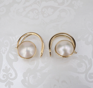 Unique Mabe Pearl Earrings 14k Yellow Gold Hoop Natural 0.9" Vintage EG2414