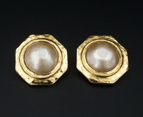 1980s Vintage Chanel Faux Pearl Mabe Gold Tone Clip Earrings 1