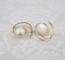 Unique Mabe Pearl Earrings 14k Yellow Gold Hoop Natural 0.9" Vintage EG2414