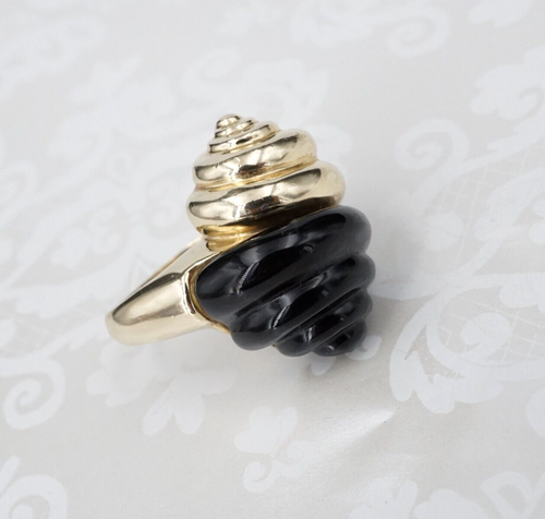 MAZ 14K Ring Yellow Gold Carved Onyx Seashell Size 7 Fluted Dome Swirl RG4364