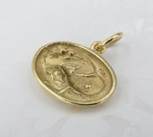 Vintage 18k Yellow Gold Fish Stars Charm Pendant 0.6" Etruscan PG1907