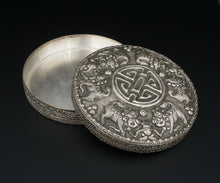 Vtg Sterling Silver Chinese Foo Dog Wealth Repousse Round Box w/Mirror 4" M1789