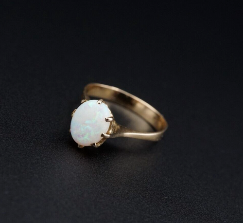 Vintage 18k Yellow Gold Oval White Opal Cocktail Ring Size 6.25 RG4259