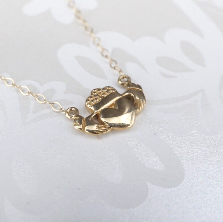 10k Claddagh Pendant Necklace Yellow Gold 17