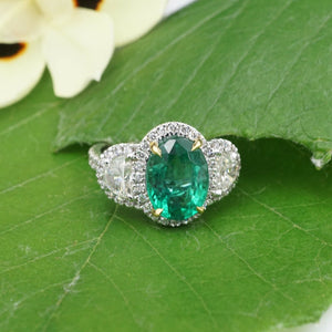 NWOT 18k White Gold 4.4ctw Natural Emerald Diamond Halo Ring Size 6.5 CO885