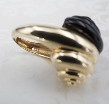 MAZ 14K Ring Yellow Gold Carved Onyx Seashell Size 7 Fluted Dome Swirl RG4364