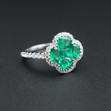 NWOT 18k White Gold 1.8ct Diamond Halo Emerald Quatrefoil Ring Size 6.5 RG3323