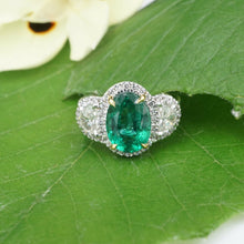 NWOT 18k White Gold 4.4ctw Natural Emerald Diamond Halo Ring Size 6.5 CO885