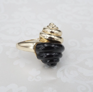 MAZ 14K Ring Yellow Gold Carved Onyx Seashell Size 7 Fluted Dome Swirl RG4364