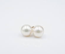 Vintage Mikimoto Pearl Earrings Studs 18k Yellow Gold 6.5mm EG2390