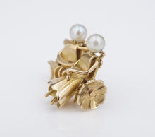 Vintage French 18k Yellow Gold Pearl Two Lovers Park Bench Charm Unique CHS1885