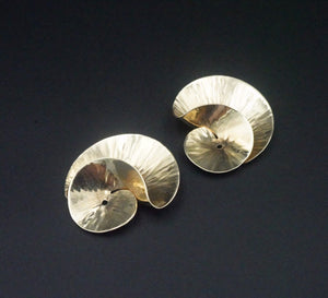 Vintage 1980s Modernist Daunis 14k Gold Textured Swirl Earrings Jackets EG2039