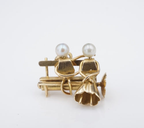 Vintage French 18k Yellow Gold Pearl Two Lovers Park Bench Charm Unique CHS1885
