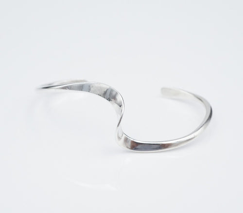 Santo Domingo Sterling Silver Wave Cuff Bracelet Richard Aguilar 6.25
