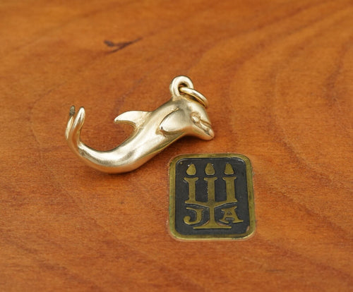 James Avery Beluga Whale Charm Dolphin 14k Yellow Gold Pendant Retired CHS1703