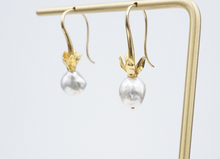 18k Gold Designer Baroque Pearl Dangle Earrings Hook Foliate EG2378