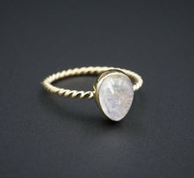 18k Yellow Gold Moonstone Pear Ring Solitaire Twisted Stacker Size 6 RG2682