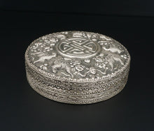 Vtg Sterling Silver Chinese Foo Dog Wealth Repousse Round Box w/Mirror 4" M1789